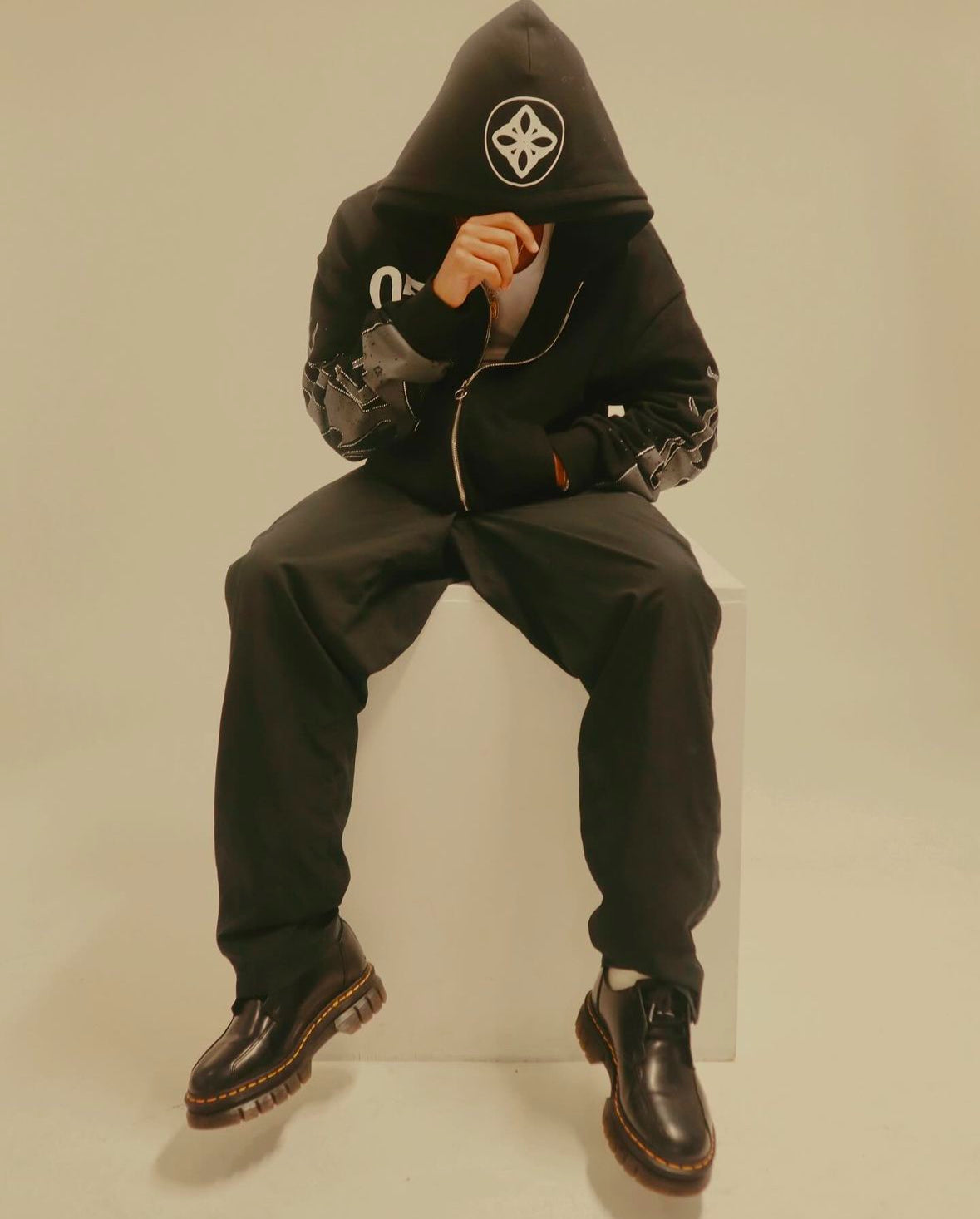 “ORIGIN” ZIP-UP